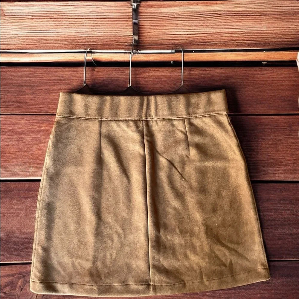 Fashion Nova mini suede skirt - small (B3) - Picture 2 of 3